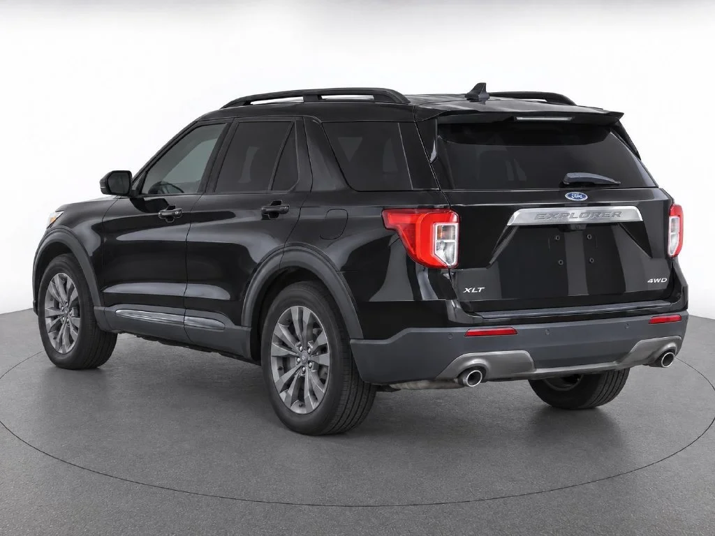 Used 2024 Black Ford XLT image 4