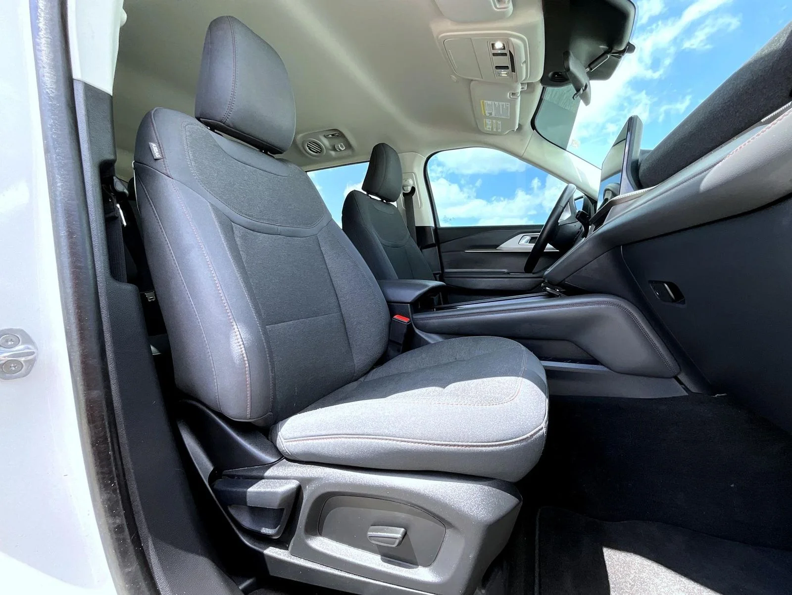 Used 2025 White Ford Active image 17