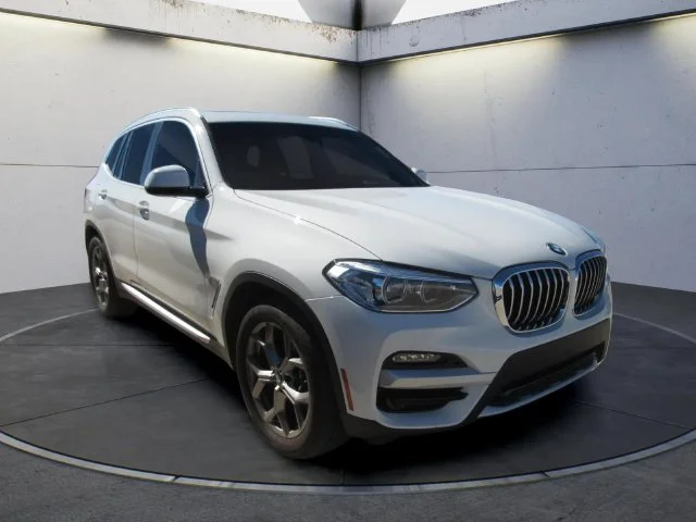 Used 2021 Alpine White BMW sDrive30i image 2
