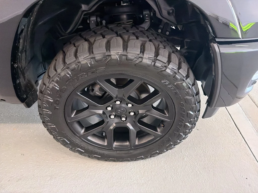 New 2026 Diamond Black Crystal Pearl-Coat Exterior Paint RAM Laramie image 6