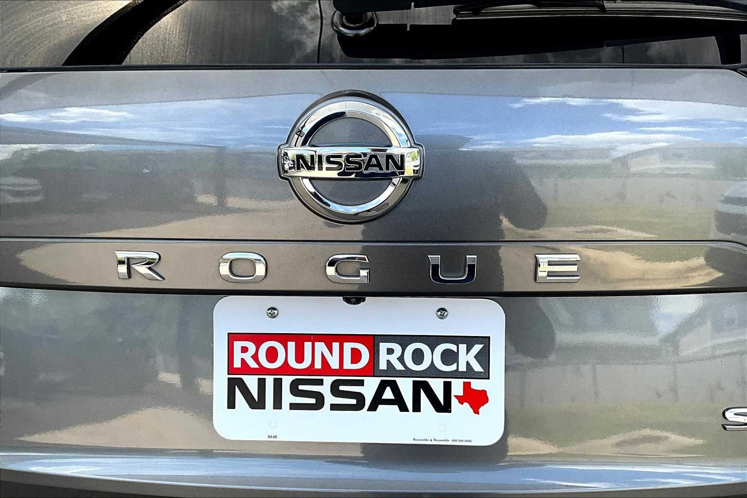 Used 2021 Gun Metallic Nissan SV image 10