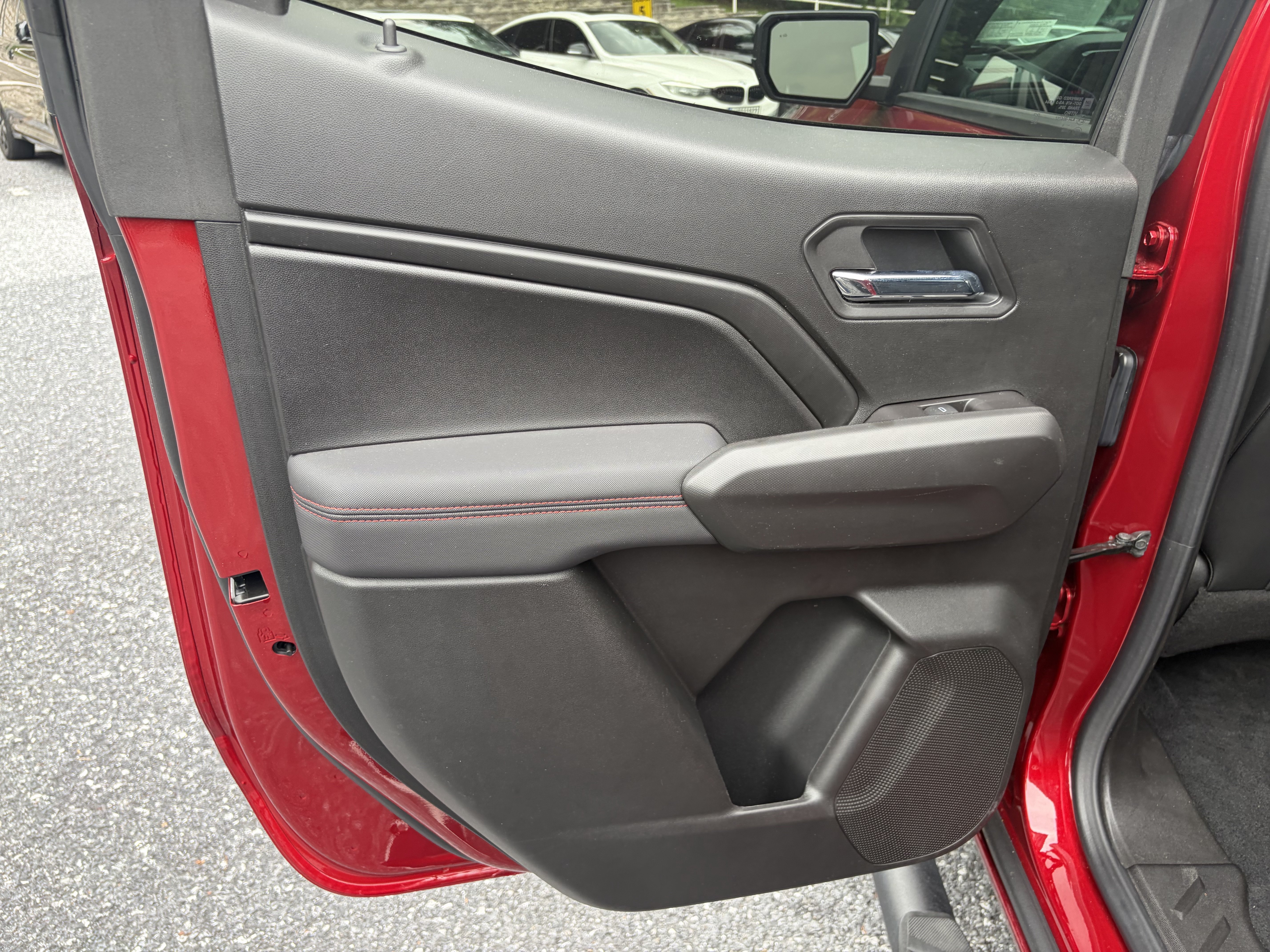 Used 2025 RADIANT RED TINTC Chevrolet Z71 image 15