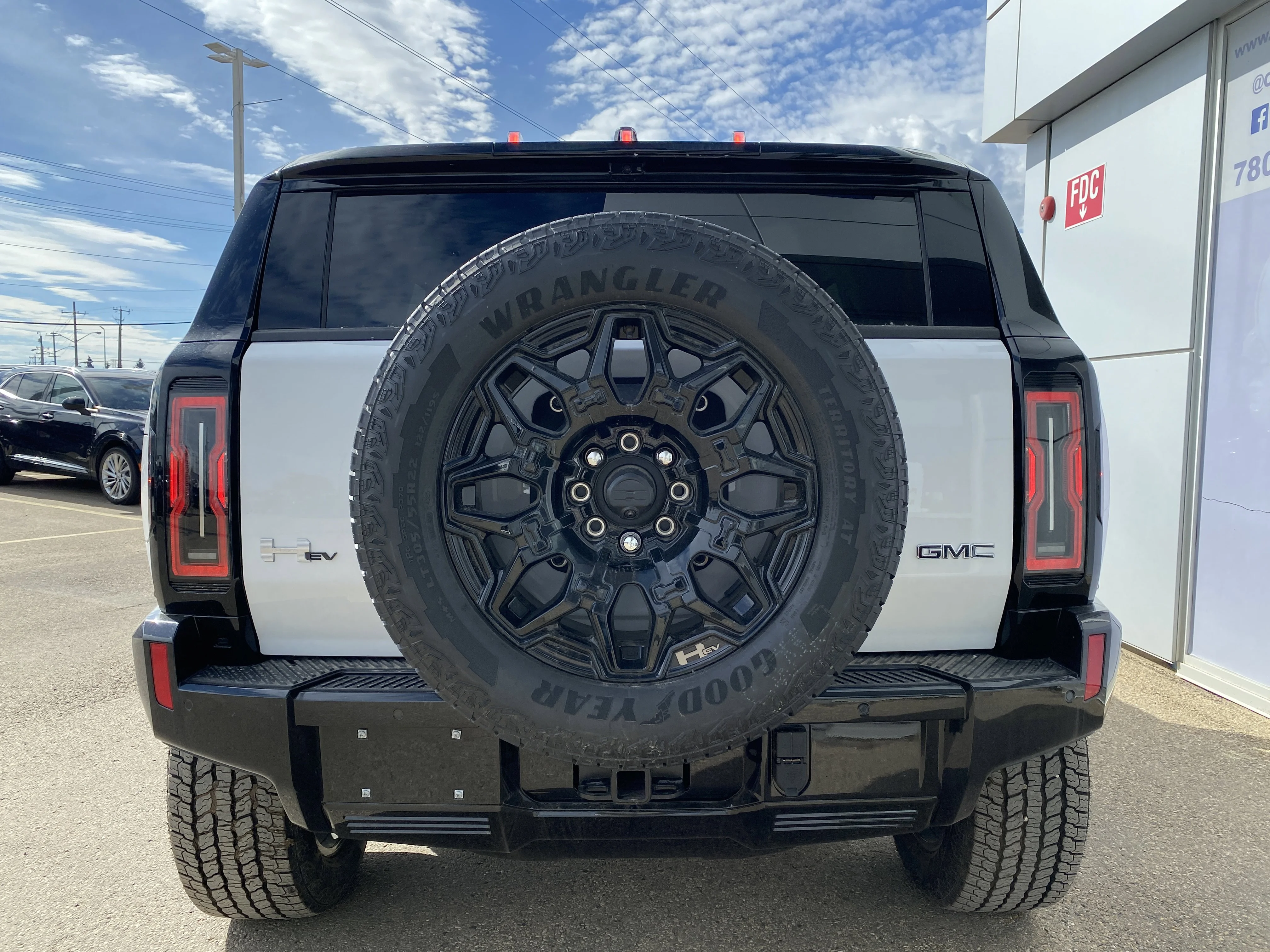 New 2026 INTERSTELLAR WHITE GMC 2X image 5