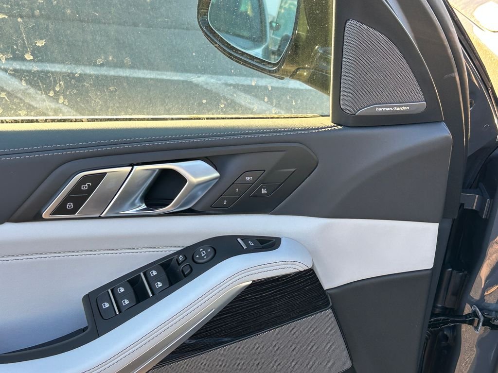 New 2026 Dravit Grey Metallic BMW xDrive50e image 12
