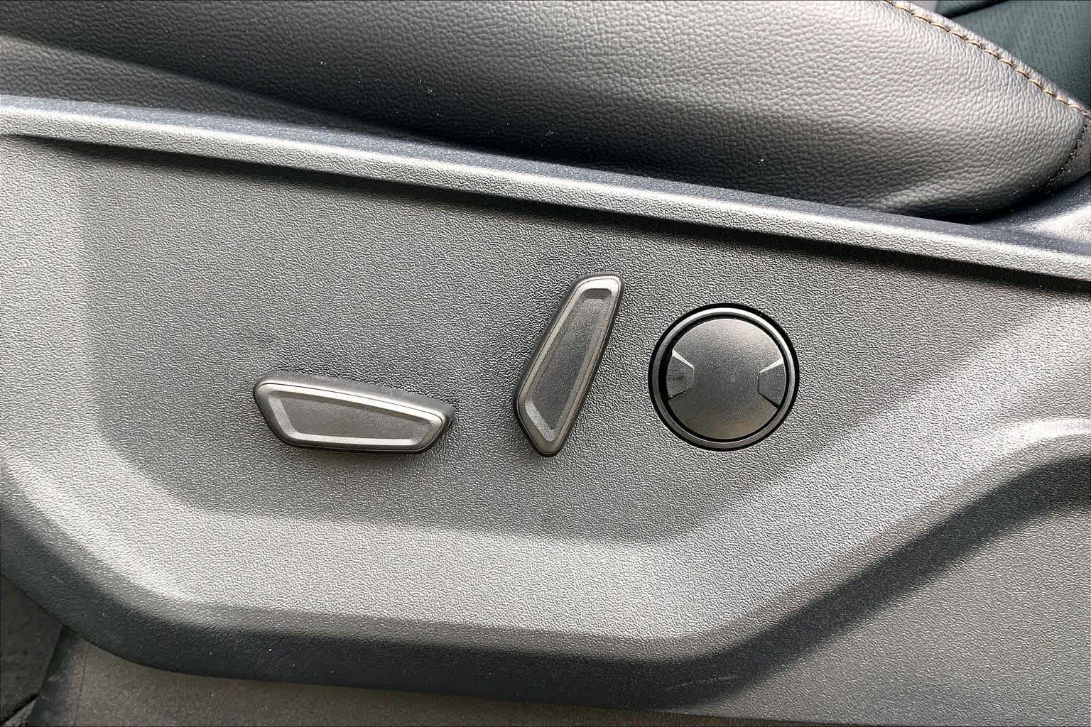 Used 2026 Carbonized Gray Metallic Ford LARIAT image 35