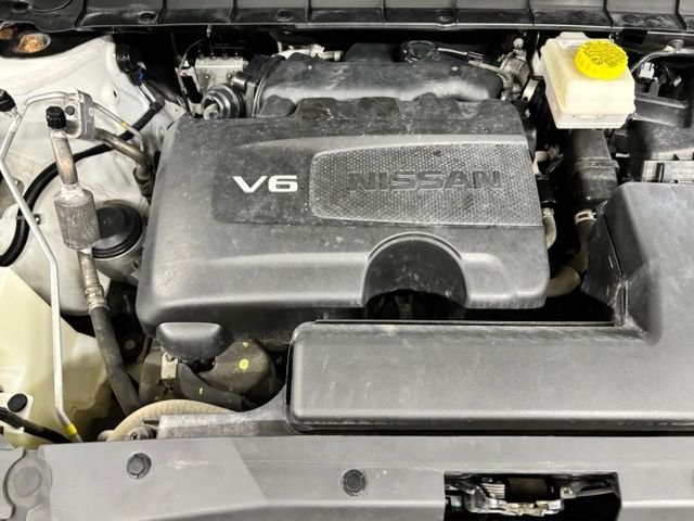 Used 2023 White Nissan Platinum image 25