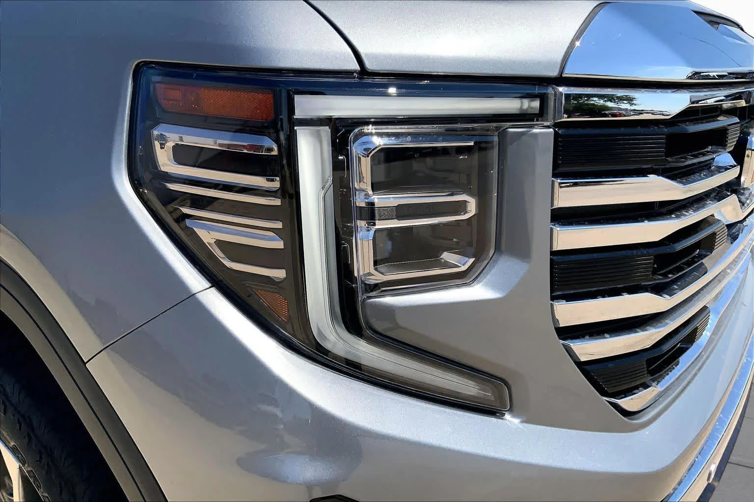 Used 2024 Sterling Metallic GMC SLT image 28
