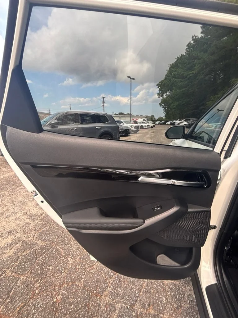 Used 2026 White Kia S image 16