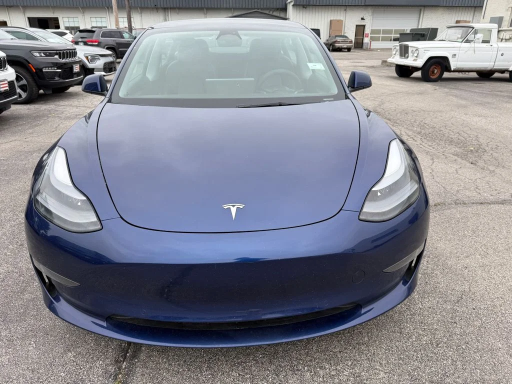 Used 2022  Tesla Base image 12