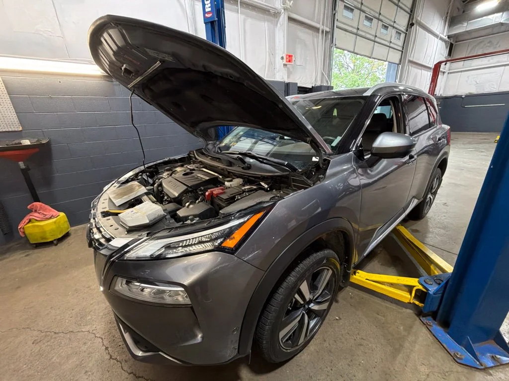 Used 2023 Gray Nissan SL image 4
