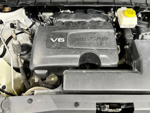 Used 2023 White Nissan Platinum image 25
