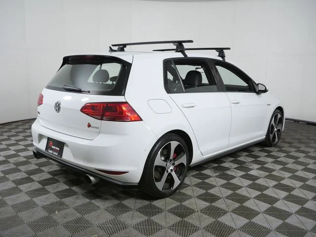 Used 2017 White Volkswagen SE image 9