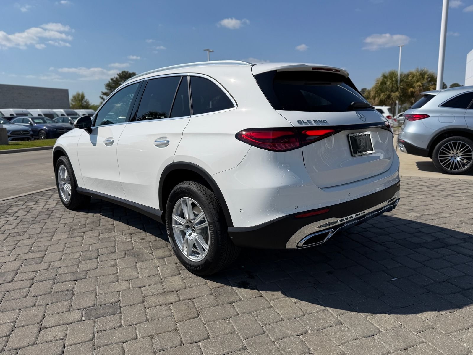 New 2026 Polar White Mercedes-Benz GLC 300 image 9