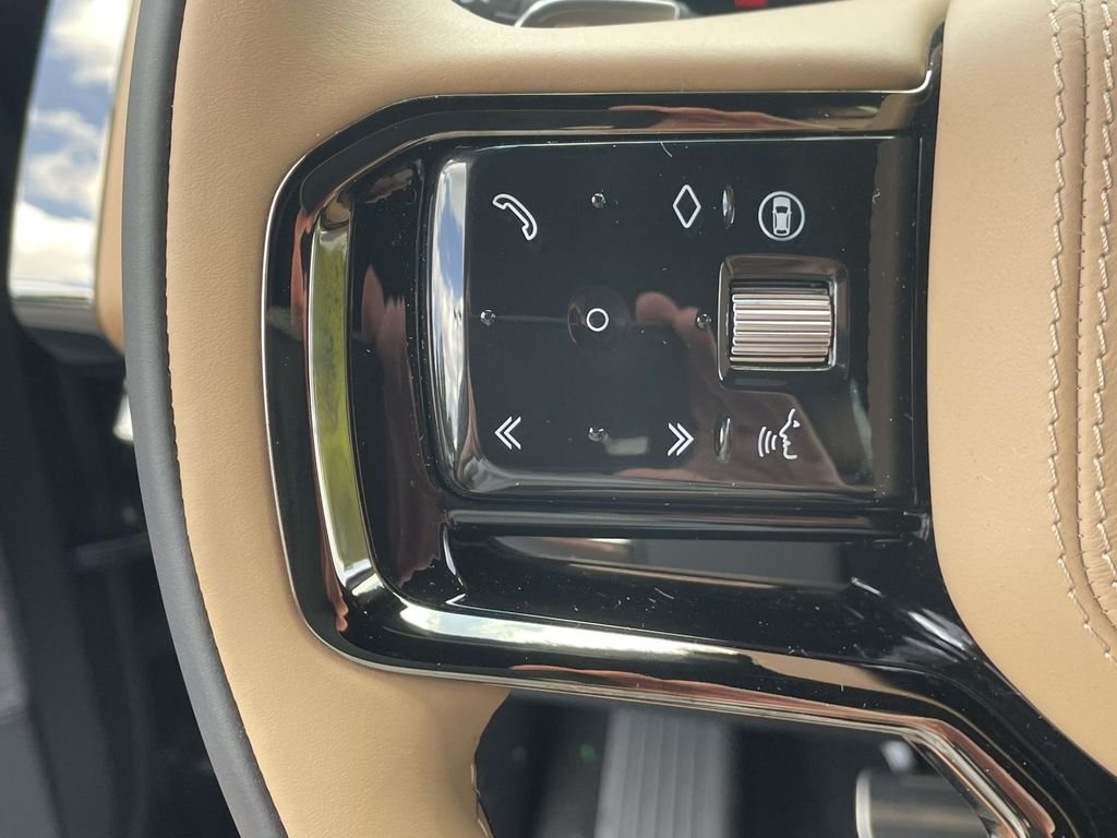 New 2026 Santorini Black Land Rover Dynamic SE image 35