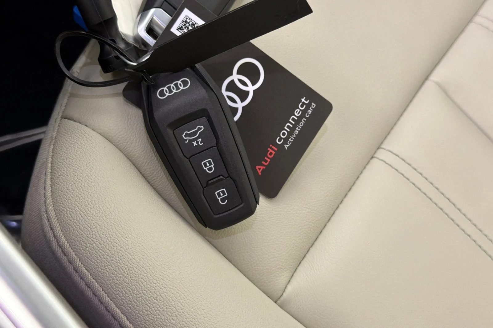 Used 2025 Glacier White Metallic Audi Premium 2.0 TFSI quattro image 24