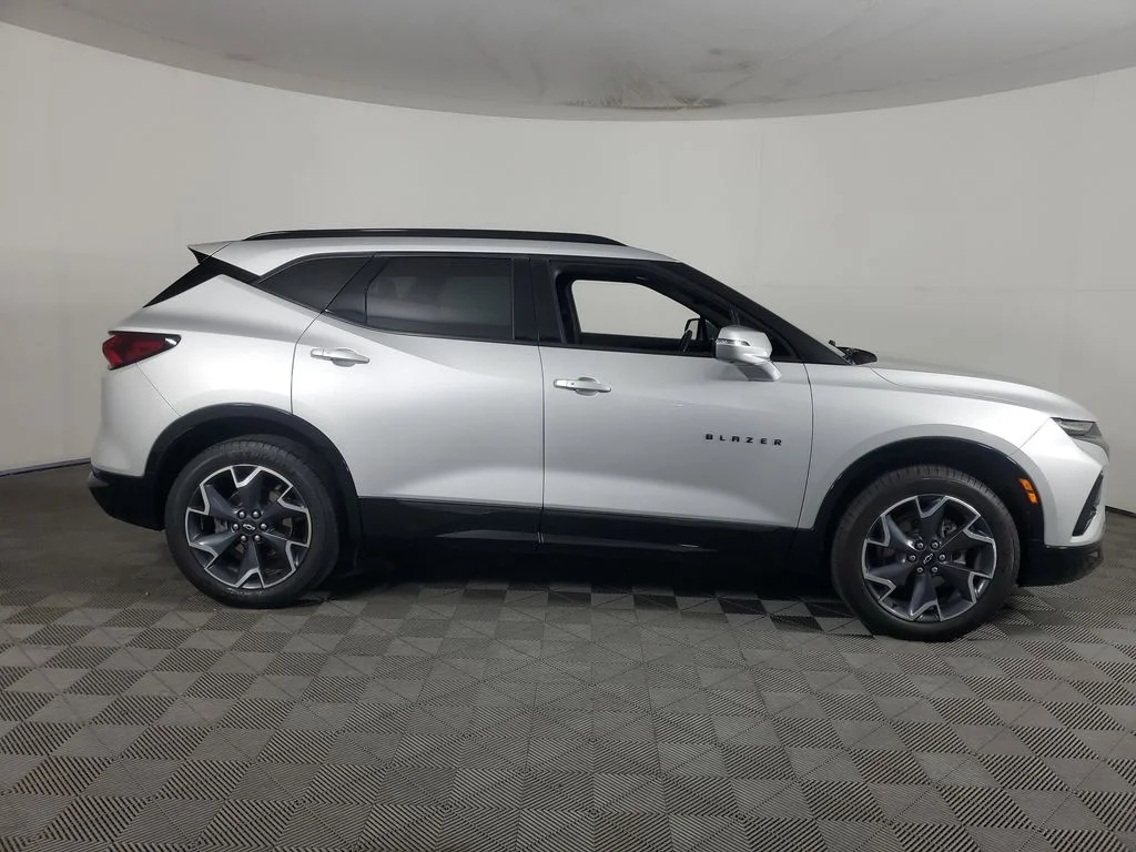 Used 2021 Silver Chevrolet RS image 3