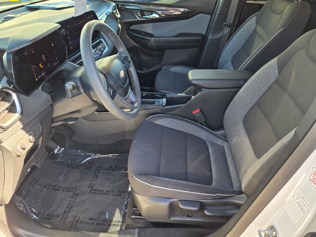 Used 2025 White Chevrolet LT image 11