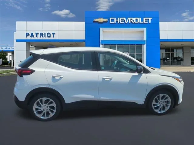 New 2027 Summit White Chevrolet LT image 11