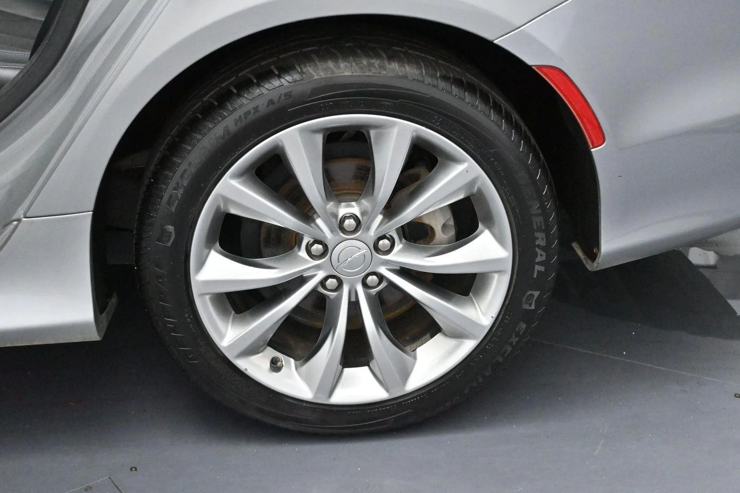 Used 2015 Billet Silver Metallic Clearcoat Chrysler S image 30