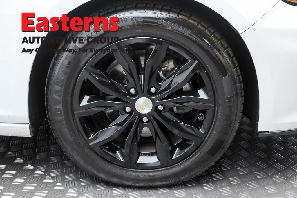 Used 2022 White Chevrolet LT image 30