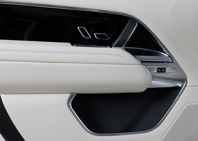 New 2026 Fuji White Land Rover SE image 27
