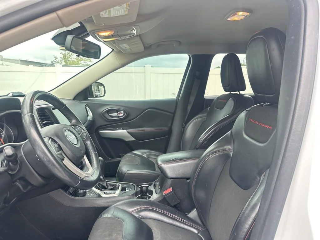 Used 2018 White Jeep Trailhawk image 6
