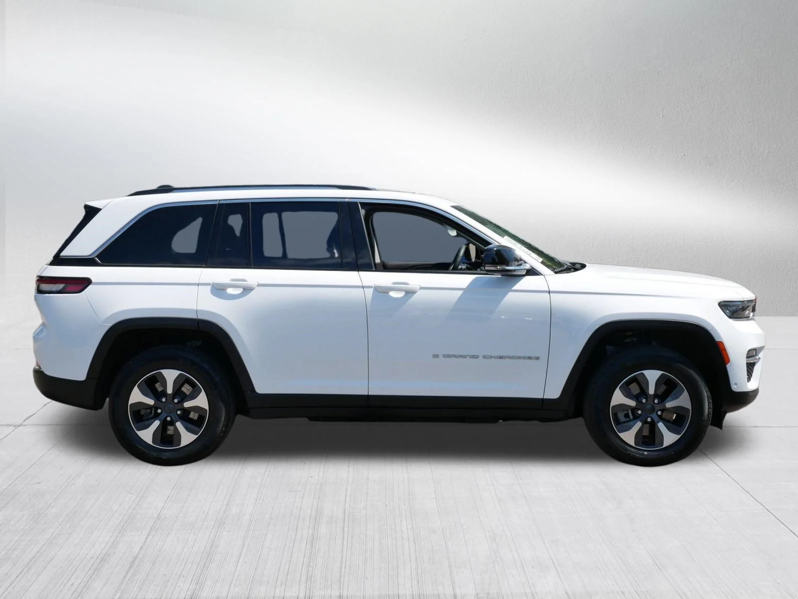 Used 2022 Bright White Clearcoat Jeep  image 8