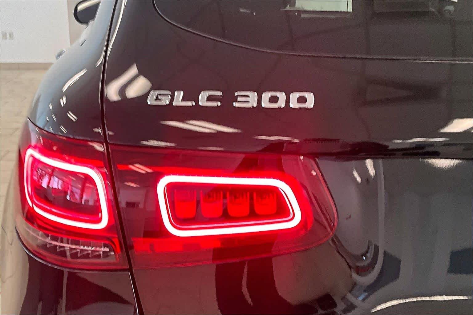 Used 2020 Black Mercedes-Benz GLC 300 image 28