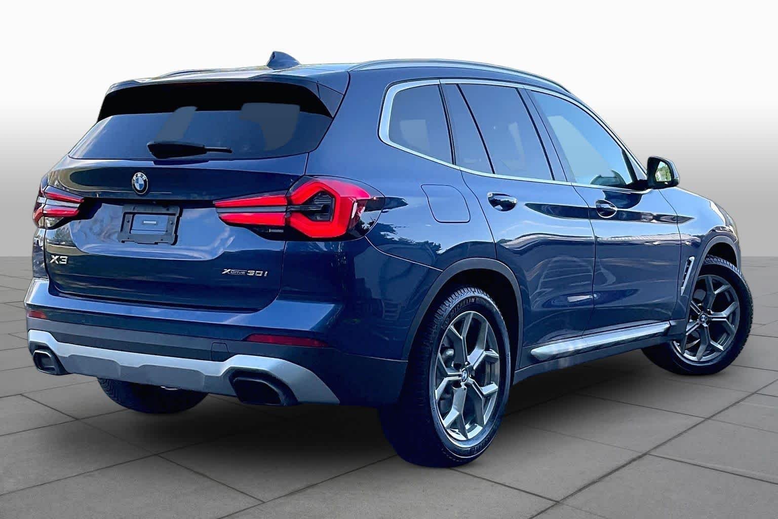 Used 2022 Phytonic Blue Metallic BMW xDrive30i image 12