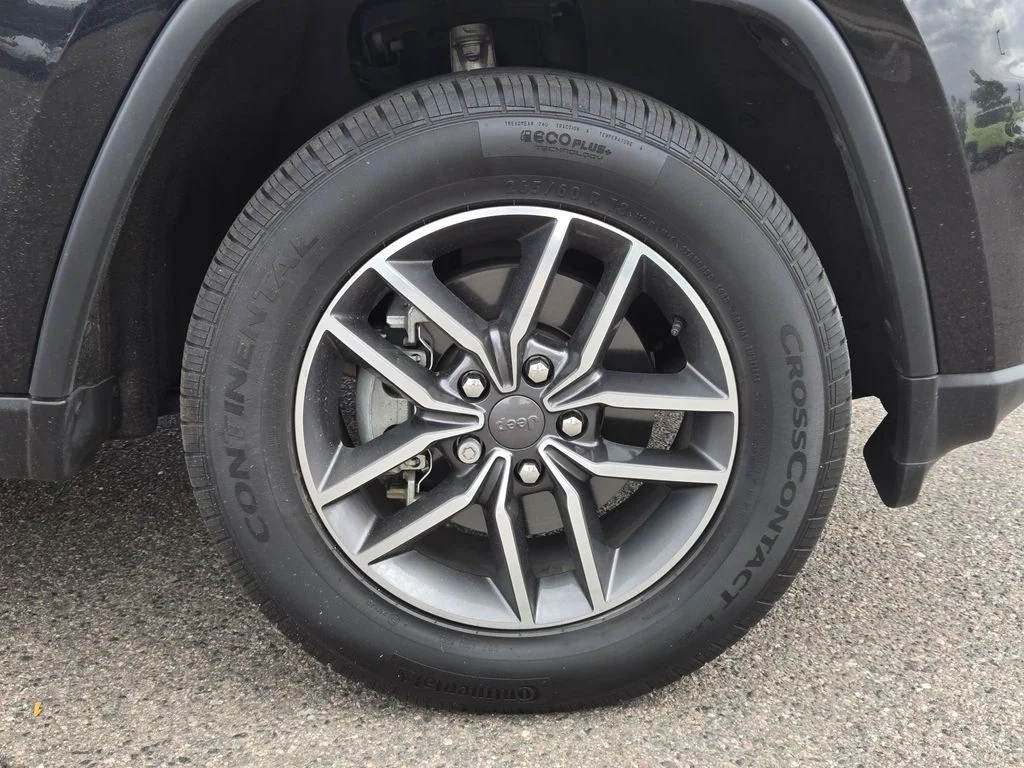 Used 2019 Diamond Black Jeep Limited image 12