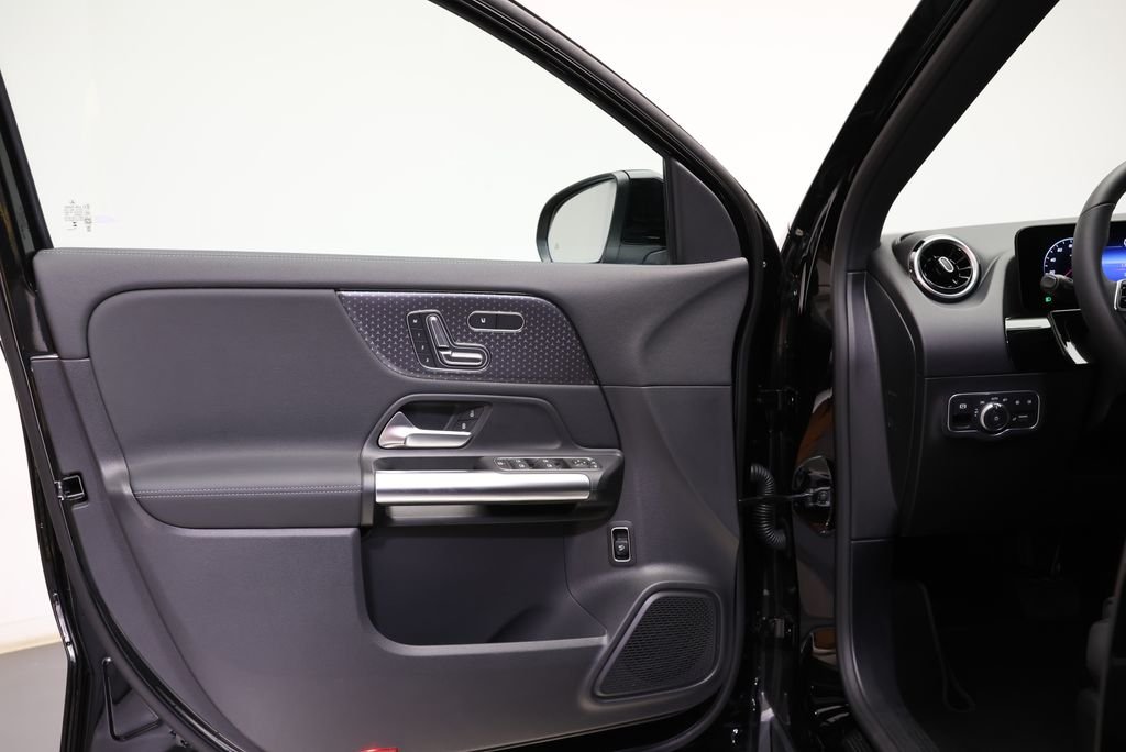 Certified Used 2026 Night Black Mercedes-Benz GLA 250 image 30