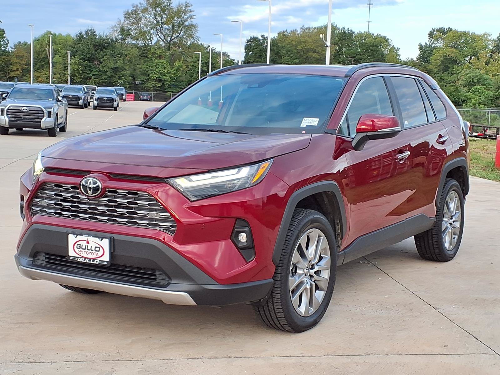 Certified Used 2022 Pearl Toyota Limited image 3