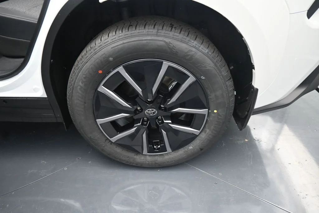 New 2026 Wind Chill Pearl <sup>1</sup> Toyota  XLE image 13