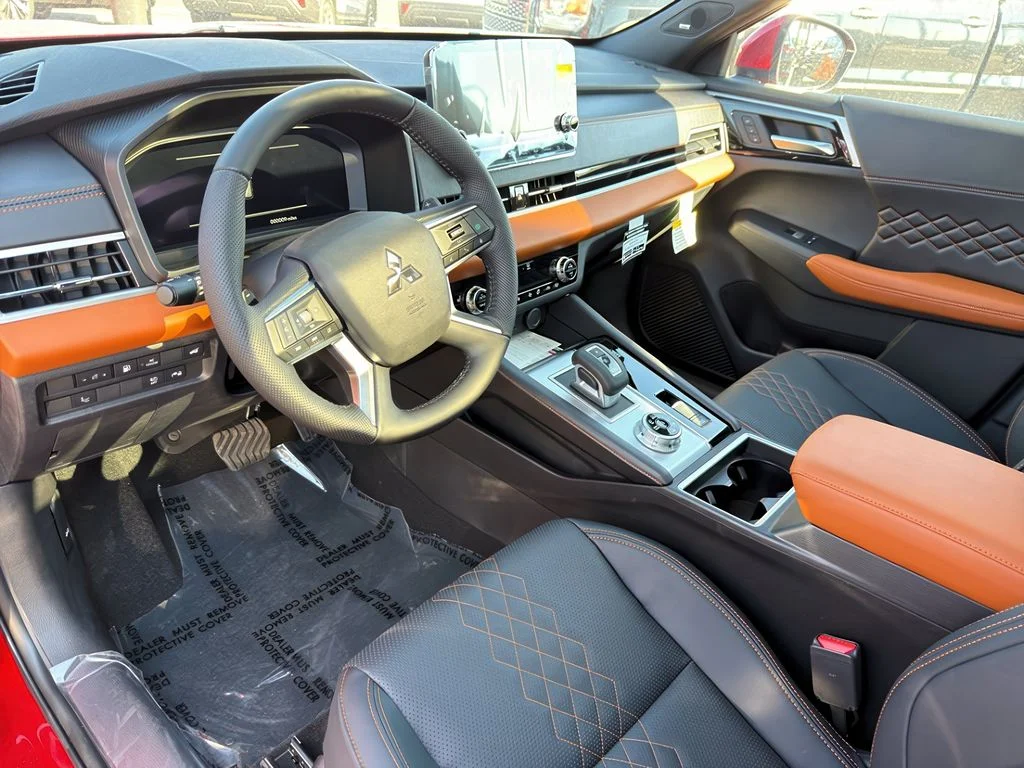 2025 Mitsubishi Outlander Plug-in Hybrid SEL - Photo 11