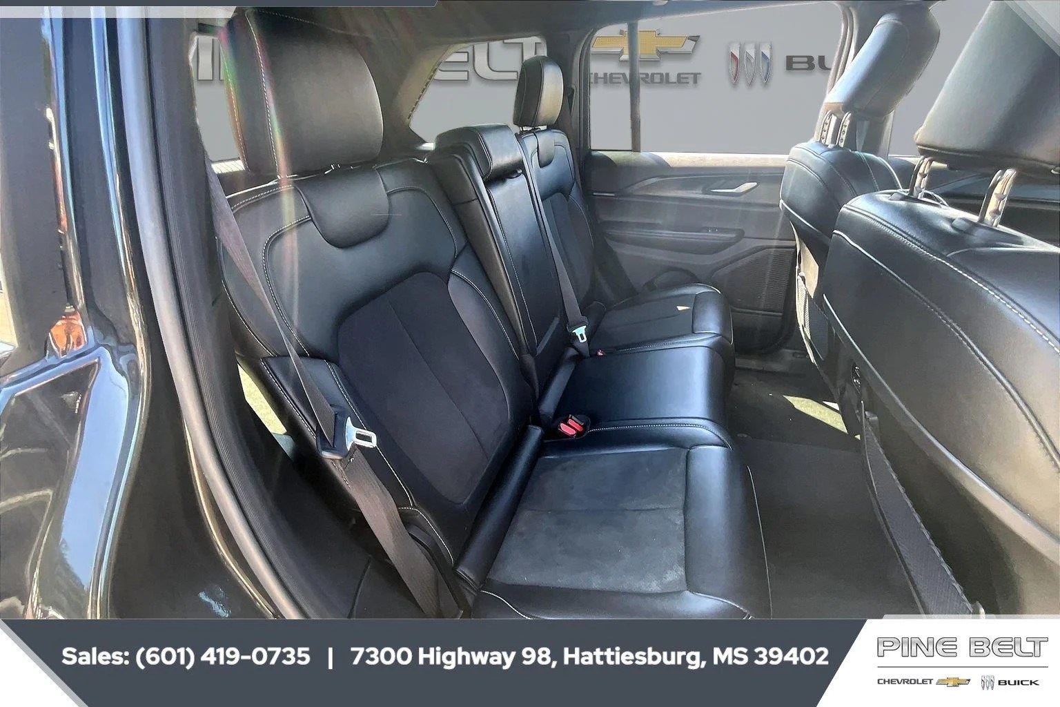 Used 2025 Diamond Black Crystal Pearlcoat Jeep Altitude image 20
