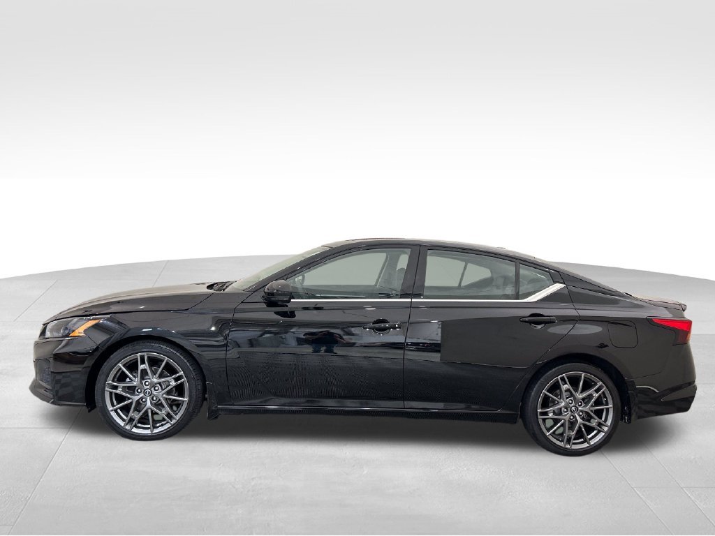 Used 2023 Black Nissan 2.0 SR image 7