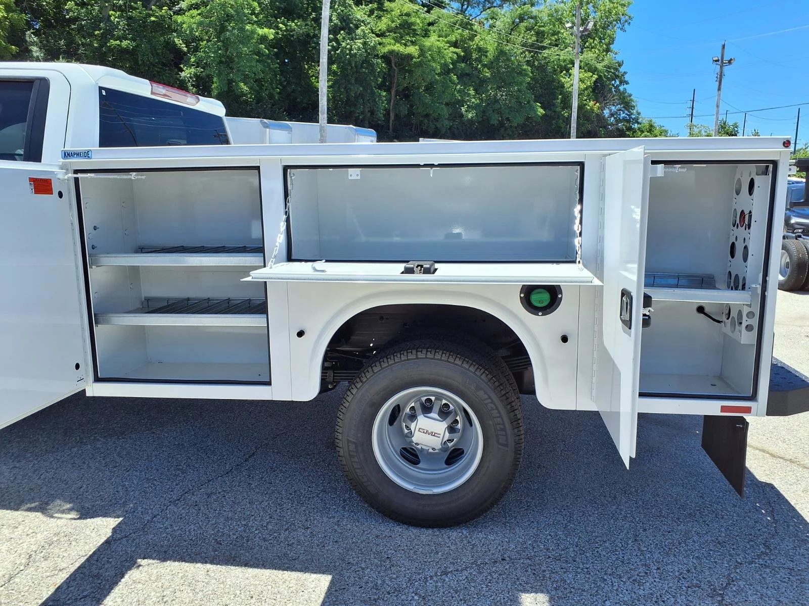 New 2026 Summit White GMC Pro image 4