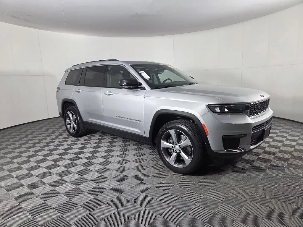 Used 2021 Silver Zynith Jeep Limited image 3