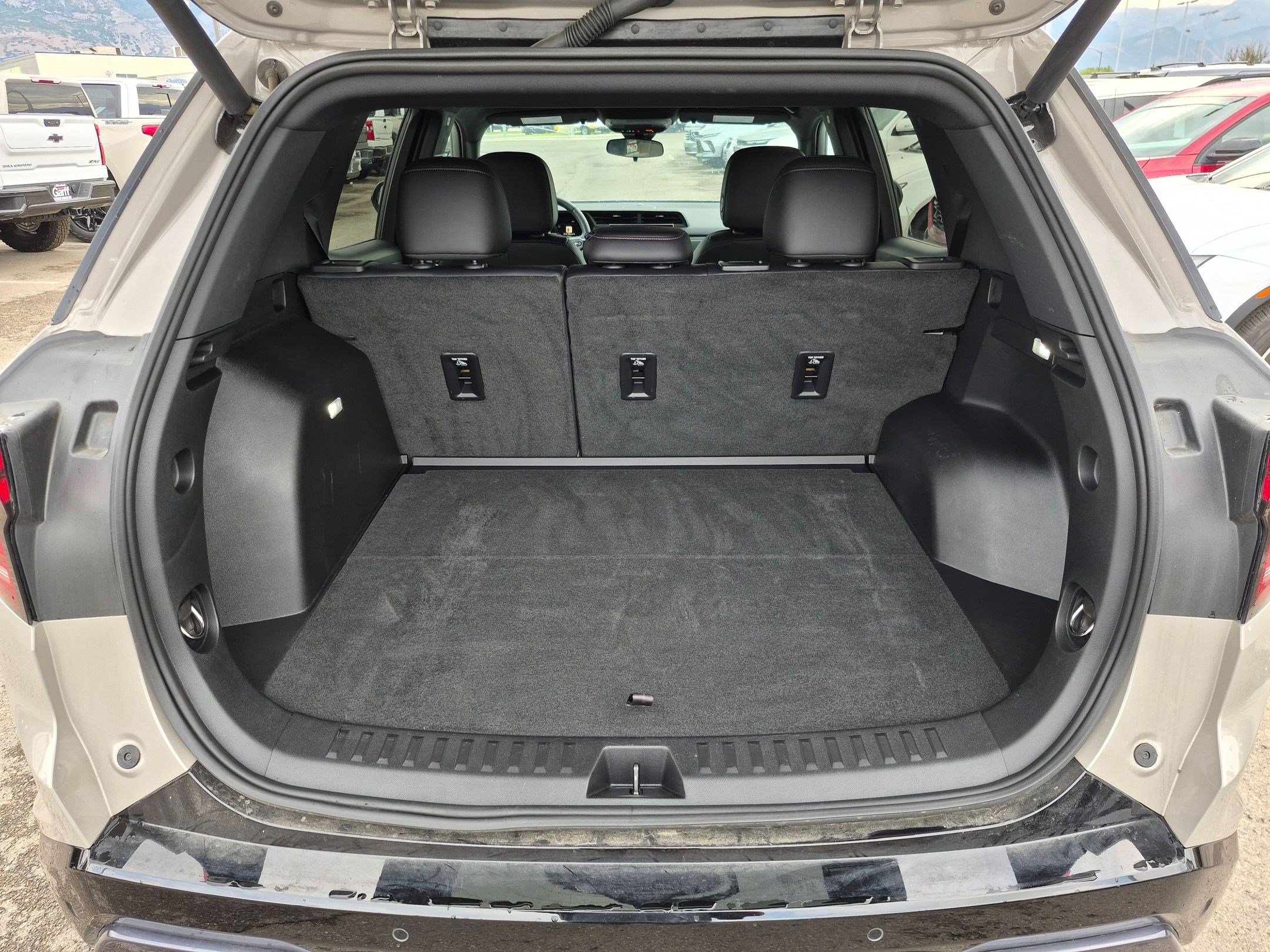 Used 2026 Riverstone Metallic GMC AWD AT4 image 28