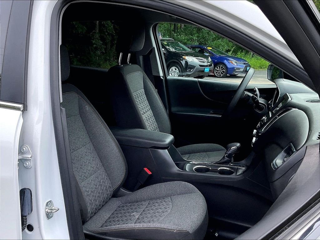 Used 2023 White Chevrolet LT image 11