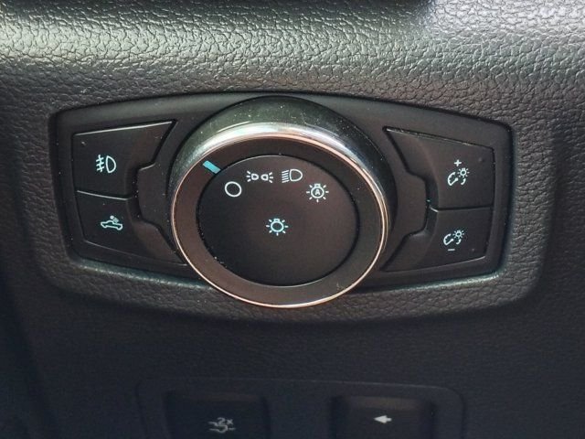 Used 2022 White Ford Lariat image 25