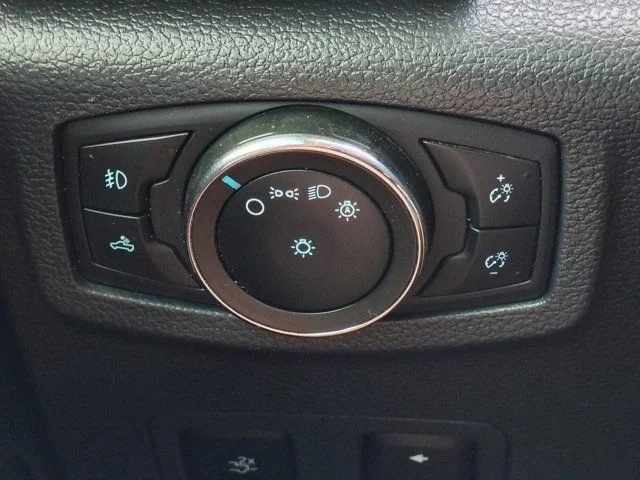 Used 2022 Oxford White Ford Lariat image 25