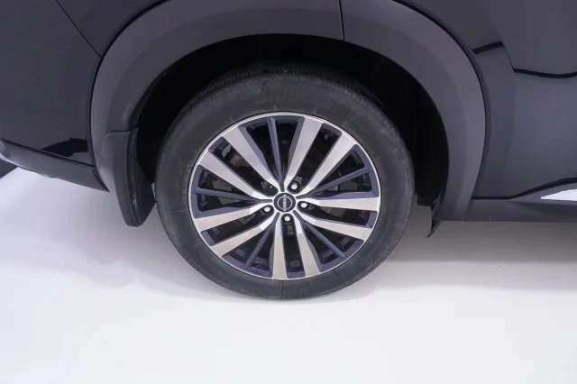 Used 2022 BLACK Nissan Platinum image 6