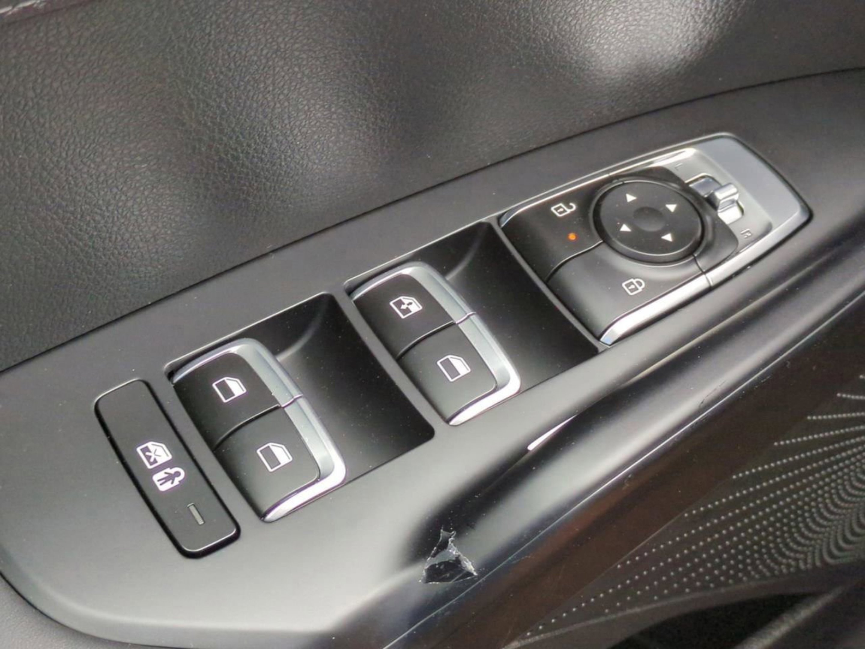 New 2026 Snow White Pearl Kia LXS FWD image 19