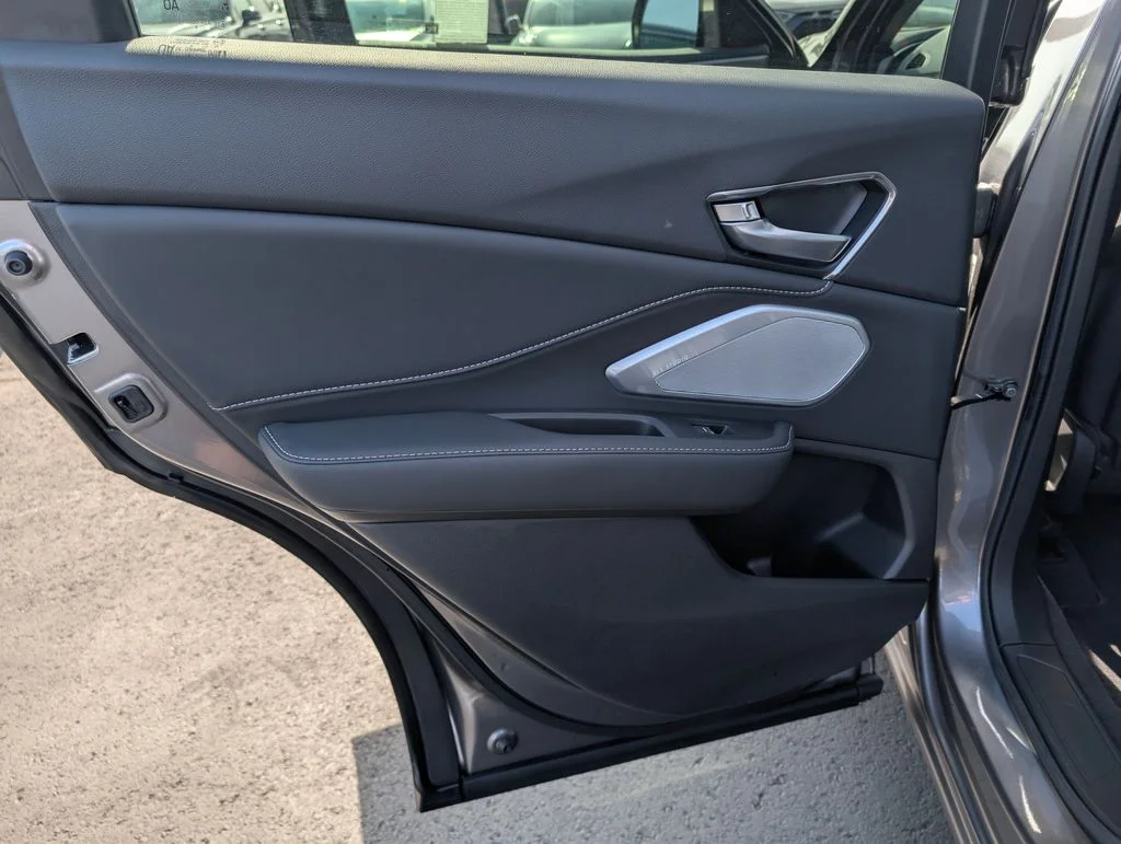 Used 2025  Acura Technology Package image 17