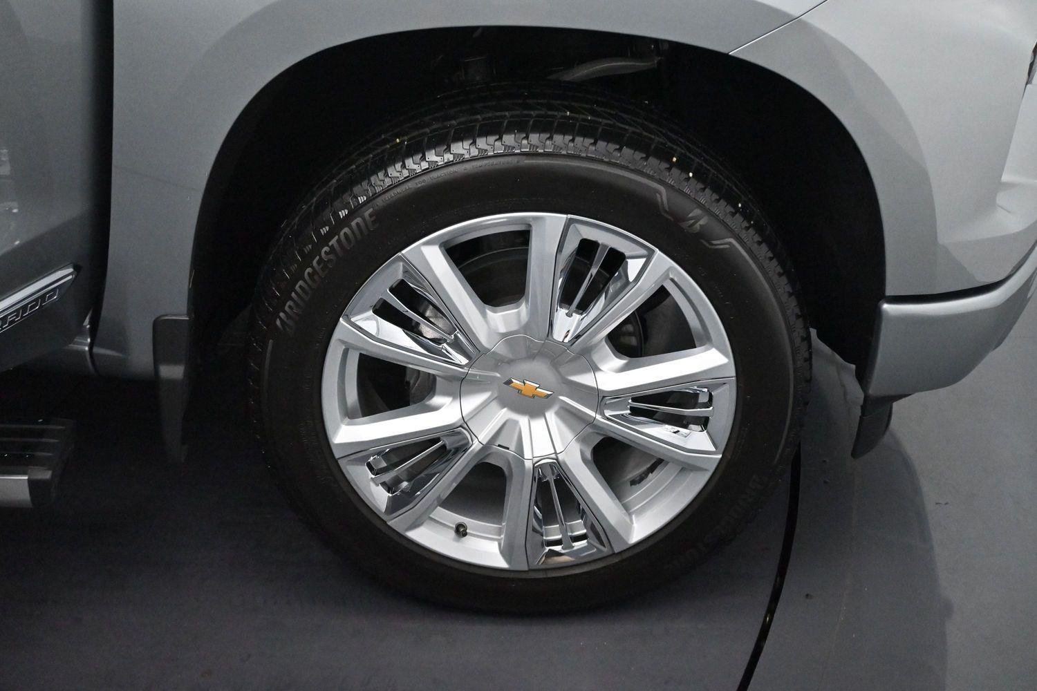Used 2026 Sterling Gray Metallic Chevrolet High Country image 37