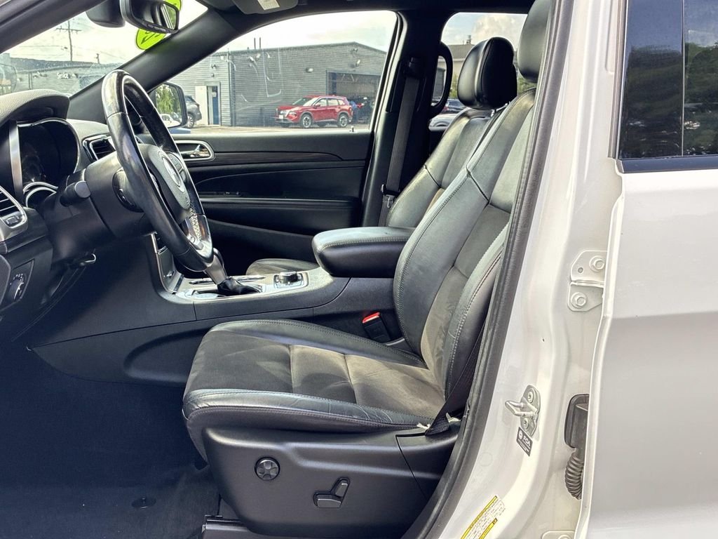 Used 2022 White Jeep Laredo X image 18