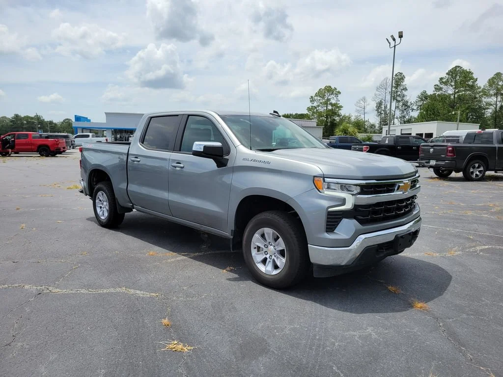 Used 2026 Sterling Gray Metallic Chevrolet LT image 7