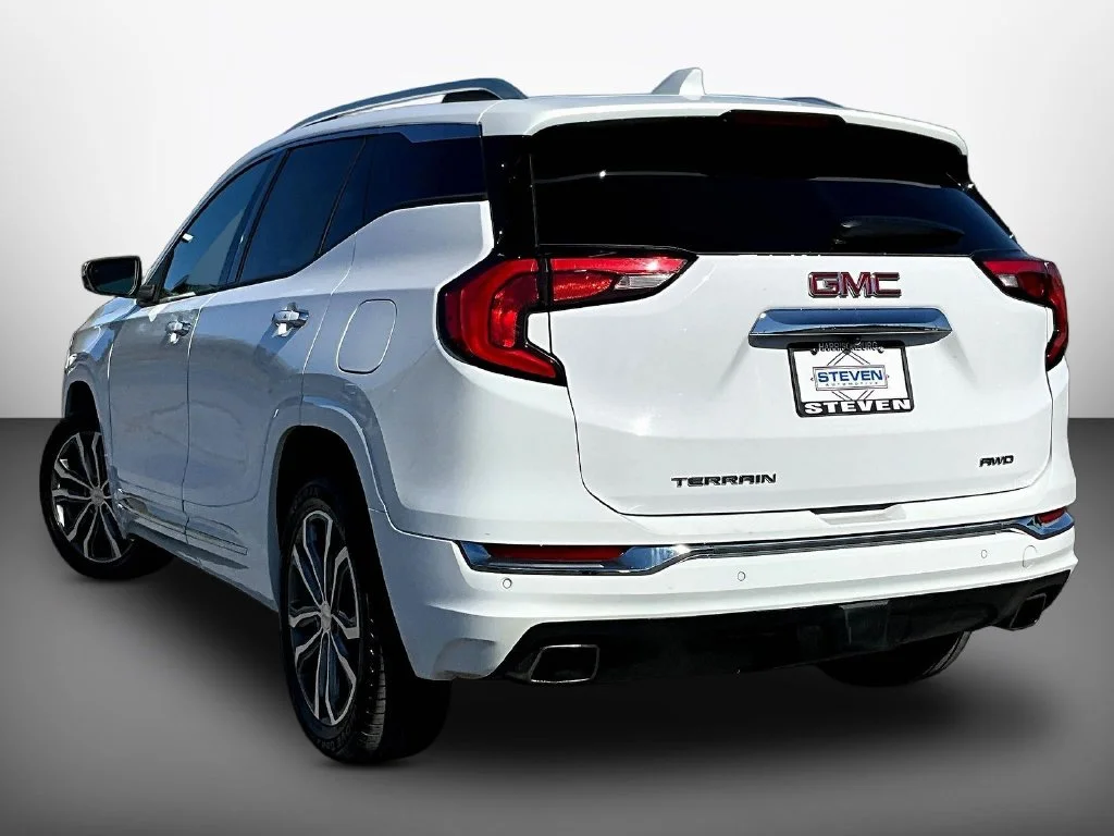 Used 2018 Summit White GMC Denali image 4