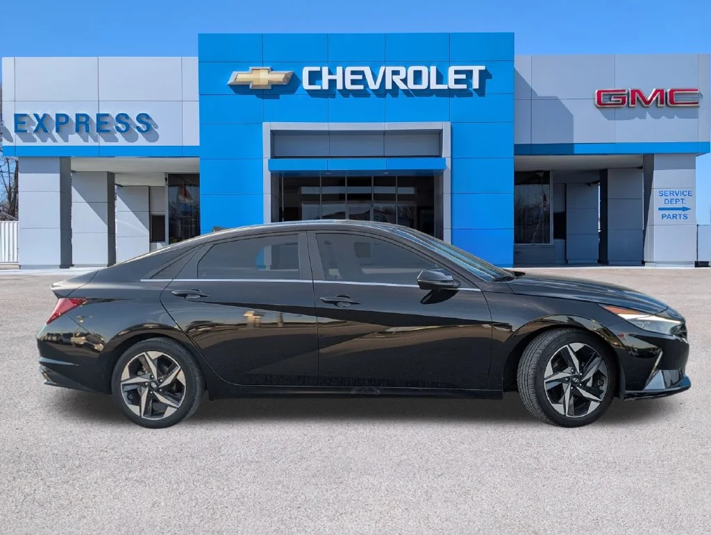 Used 2023 Black Hyundai Limited image 2